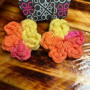 Crochet flower earrings.